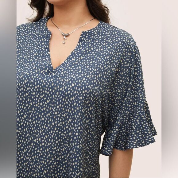 BLOOM CHIC LEOPARD PRINT VNECK RUFFLE SLEEVE BOUSE BLUE AND WHITE SIZE  18-20 - Picture 9 of 13